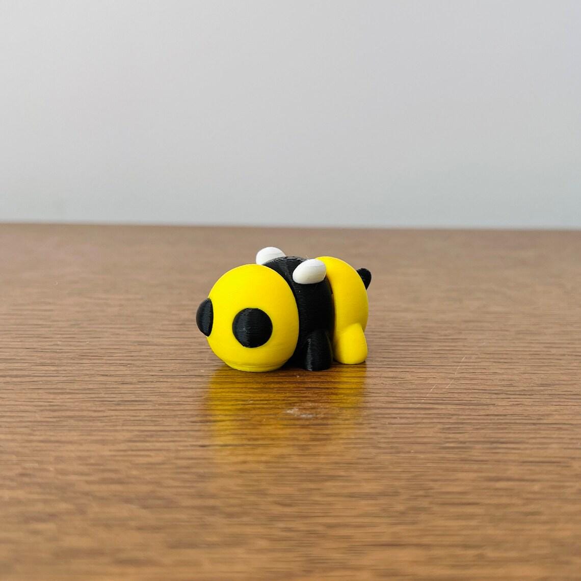 3D printed bumble bee in yellow and black, featuring cute eyes and antennae, perfect for sensory play and stress relief.