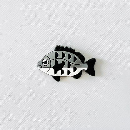 Sleek grey fish charm with black accents, adding a subtle ocean vibe to your footwear. Perfect for marine enthusiasts!